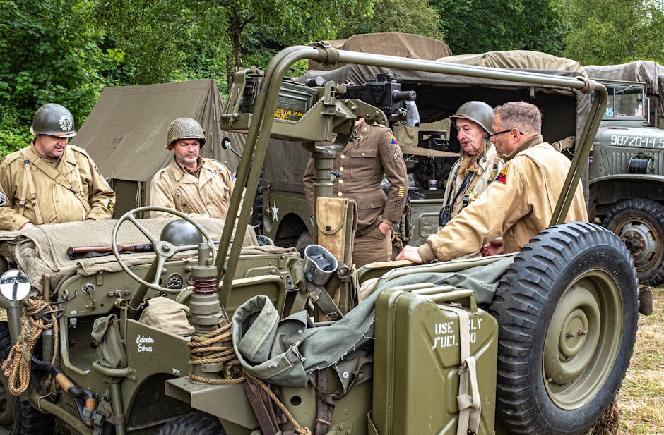 Planejamento militar da Segunda Guerra Mundial, com mapas, estratégias e oficiais discutindo táticas em um ambiente de comando.